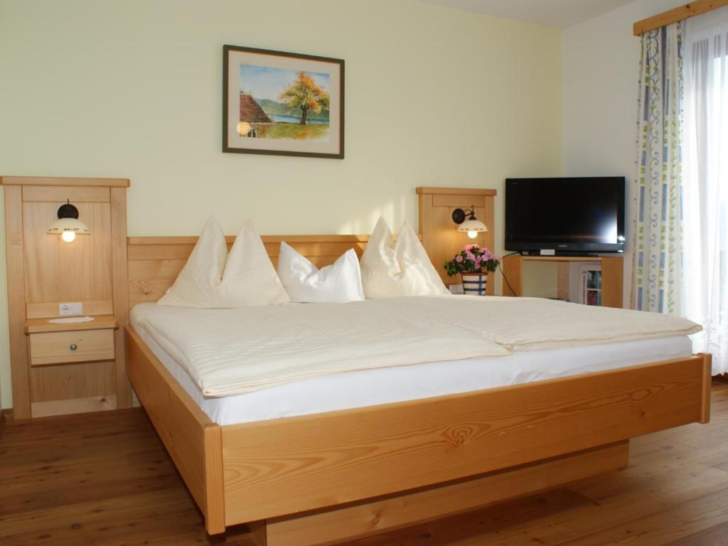 Biobauernhof Nussbaumer Nussdorf am Attersee Room photo
